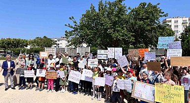 Deprem tedbirleri gereğince tahliye edilen okula bir yıldır çivi dahi çakılmadı