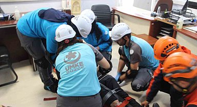 Depremde ilk olarak çök kapan tutun uygulandı