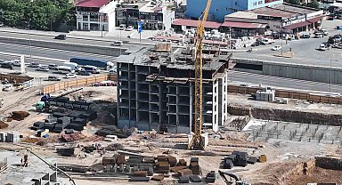 Depremin simgesi Ebrar Sitesi'nin yerinde binalar yükseliyor