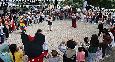 Depremzede 400 öksüz ve yetim çocuk düzenlenen etkinlikte doyasıya eğlendi