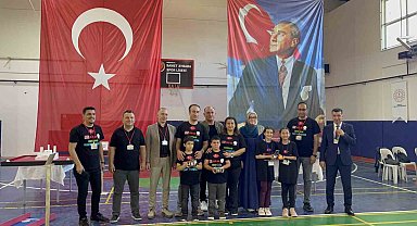 Depremzede öğrenciler kendi tasarladıkları robotlarla yarıştılar