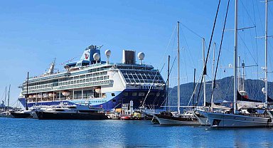 Dev yolcu gemisi Marmaris Limanı'na demir attı