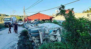 Devrilen beton mikserinin sürücüsü yaralandı