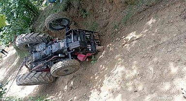 Devrilen traktörün altında kalan adam hayatını kaybetti