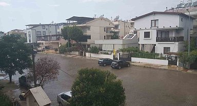 Didim'de sağanak yağış etkili oldu