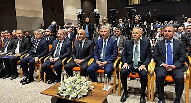 Dış ticaret açığı yılın ilk 4 ayında yüzde 30,5 azaldı