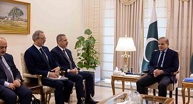 Dışişleri Bakanı Fidan Pakistan Başbakanı Şerif ile görüştü