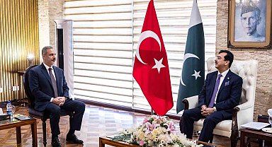 Dışişleri Bakanı Fidan, Pakistan Senato Başkanı Gilani ile görüştü