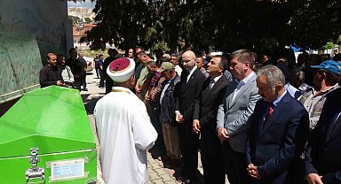 Diyaliz tedavisinin ardından rahatsızlanarak sevk edildiği Antalya'da hayatını kaybeden ilk hasta toprağa verildi