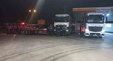 Diyarbakır Büyükşehir Belediyesi'nden Cizre'ye araç ve personel desteği