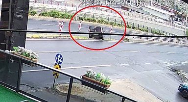 Diyarbakır'da hafif ticari araç sürücüsü dalınca ilginç kaza meydana geldi