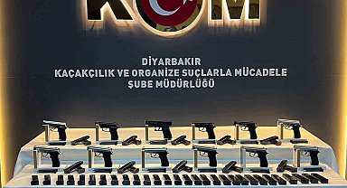 Diyarbakır'da salça kovaları içinden 14 adet tabanca ve aparatları ele geçirildi
