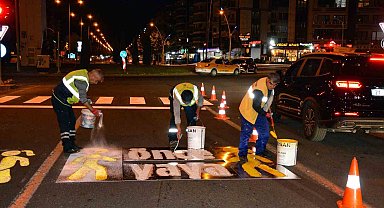 Diyarbakır'da yol çizgi yenileme çalışmaları sürüyor