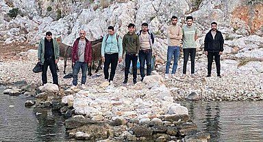 Düzensiz göçmenler adada mahsur kaldı