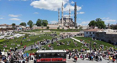 Edirne Selimiye Meydanı'na turist akını