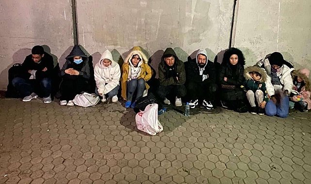 Edirne'de 21 kaçak göçmen ve 2 organizatör yakalandı