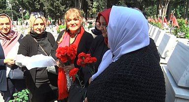 Edirnekapı Şehitliği'nde hüzünlü Anneler Günü