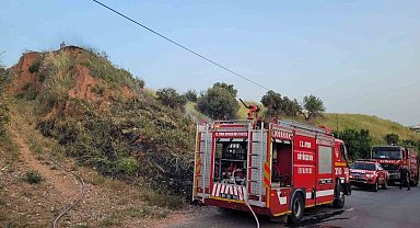 Efeler'de arazi yangını korkuttu