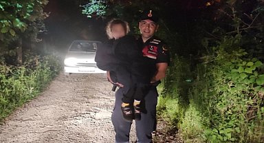 Ekipler kayıp çocuğu 4 kilometre uzakta uyurken buldu