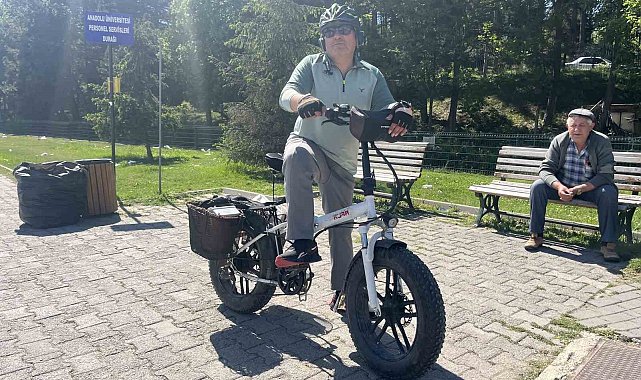 Emekli asker her gün yaklaşık 35 kilometre pedal çevirip onlarca cana ulaşıyor