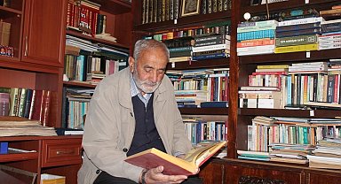 Emekli öğretmen 66 yıldır okuduğu kitapların kaydını tutuyor
