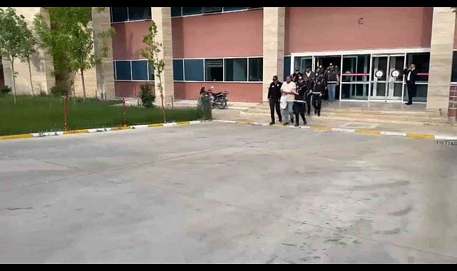 Emeklileri kredi vaadiyle dolandıran örgüte operasyon: 8 tutuklama
