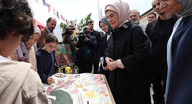 Emine Erdoğan, Şule Yüksel Şenler Vakfı Kitap ve Kültür Günleri'ni ziyaret etti
