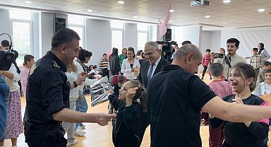 Emniyet Müdürü Pehlivan özel bireylerle müzik eşliğinde oynadı