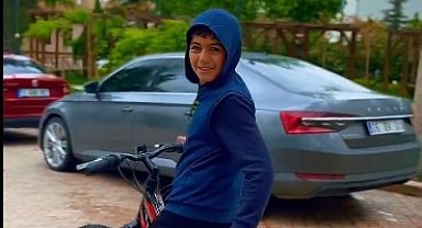 En büyük hayali kırmızı bisiklete kavuşması sevinci görülmeye değerdi