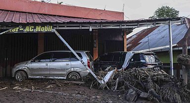 Endonezya'daki sel ve toprak kaymasında can kaybı 52'ye yükseldi