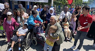 Engelli çocuklar ve aileleri, Türkiye Deniz Canlıları Müzesi'ni ziyaret etti