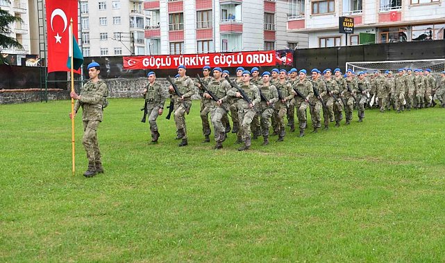 Engelli gençlerin askerlik sevincine ortak oldular