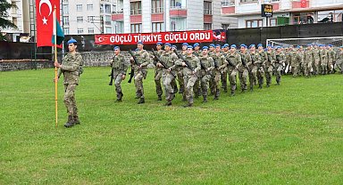 Engelli gençlerin askerlik sevincine ortak oldular