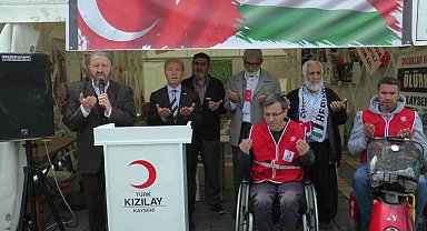Engelliler ellerini Filistin için semaya açtı