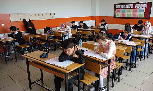 Erciş'te 'Kitap Kurdu Yarışması