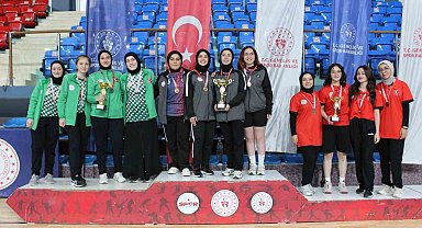 Erkeklerde Sakarya, kızlarda Düzce şampiyon oldu