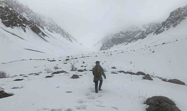 Erzincan'ın yüksek kesimlerine kar yağdı