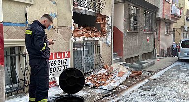 Esenler'de rögar patlaması: 4 katlı binanın giriş dairesinin duvarı yıkıldı