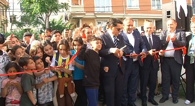 Esenyurt Belediyesi tarafından Akçaburgaz Mahallesi'nde yapılan çocuk oyun parkının açılışı yapıldı