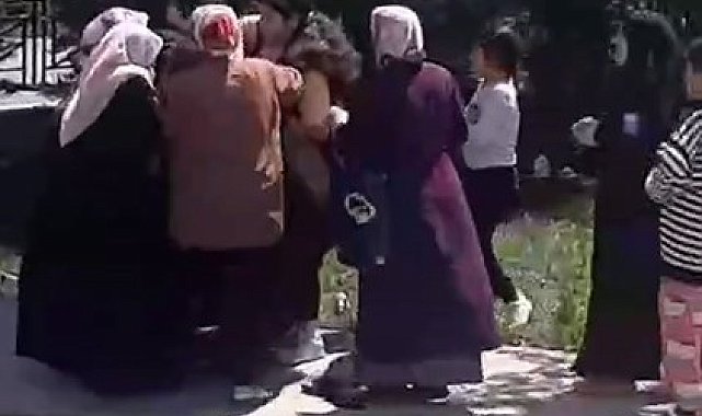 Esenyurt'ta boşanma aşamasındaki çift, sokak ortasında birbirine girdi