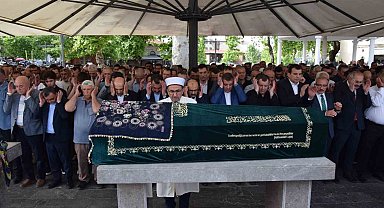 Eski Başkan Yücel Yılmaz'ın annesi son yolculuğuna uğurlandı