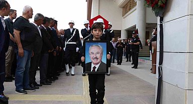 Eski Devlet Bakanı Kocabatmaz törenle son yolculuğuna uğurlandı