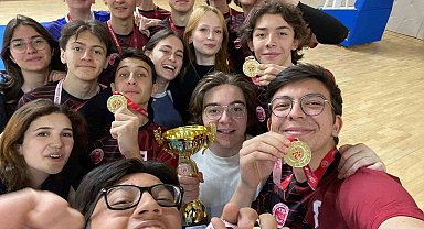 Eskişehir Fatih Fen Lisesi 'Erkek Voleybol' da şampiyon