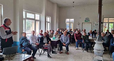 Eskişehir'de yaprağı yenen sebzelerde kalıntıyla mücadele eğitimi sürüyor