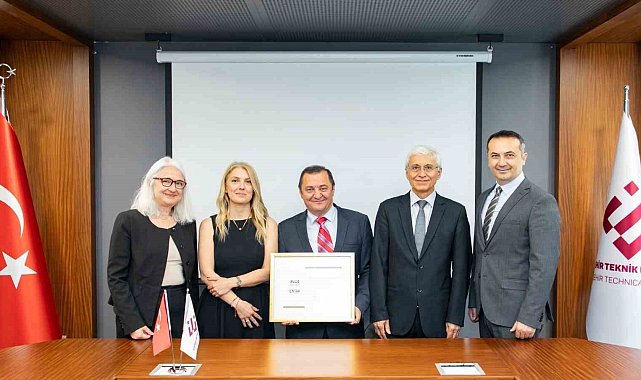 ESTÜ Endüstriyel Tasarım Bölümü, ENTAK'a akredite ilk 3 bölümden biri oldu