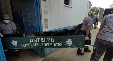 Ev sahibinin fark ettiği koku, kiracının ölümünü ortaya çıkardı