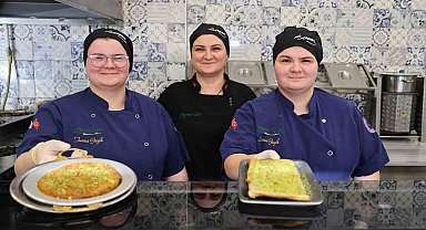 Evinde anne, tezgahta tatlıcı, iş yerinde patron