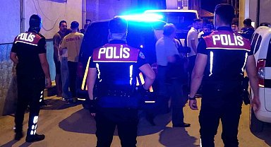Evini ateşe verdi, mahalleli sokağa döküldü