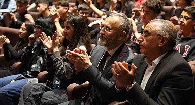 Eyüpsultan'da '3. Liseler Arası Tiyatro Günleri' perdelerini açtı