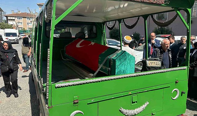 Eyüpsultan'da öğrenci tarafından öldürülen okul müdürü helallik alınması için evine getirildi